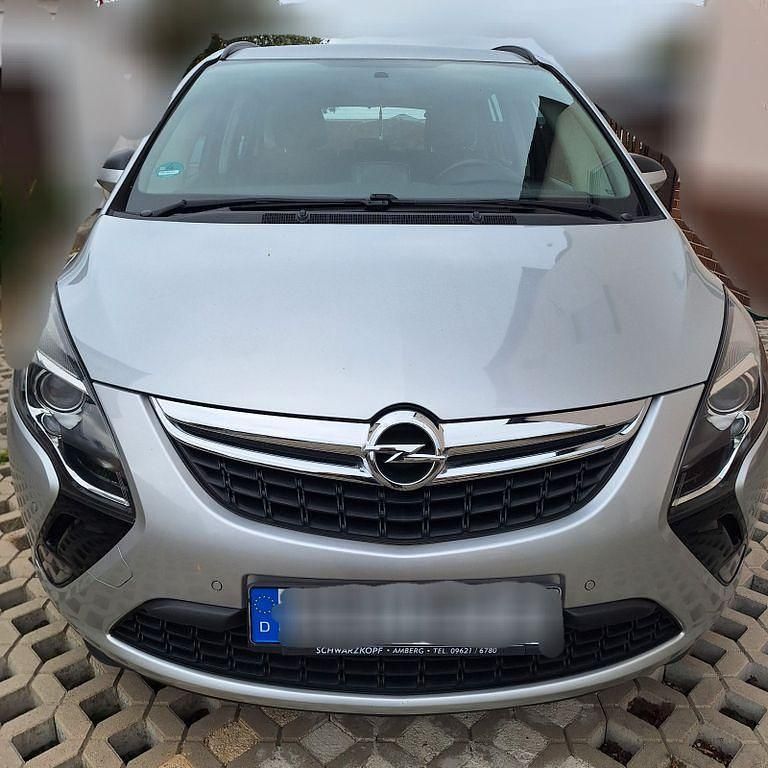 Grau Gebraucht 2016 Opel Zafira Tourer Edition Van / Kleinbus | 10.600 € (Fairer Preis) - Bild 1/4