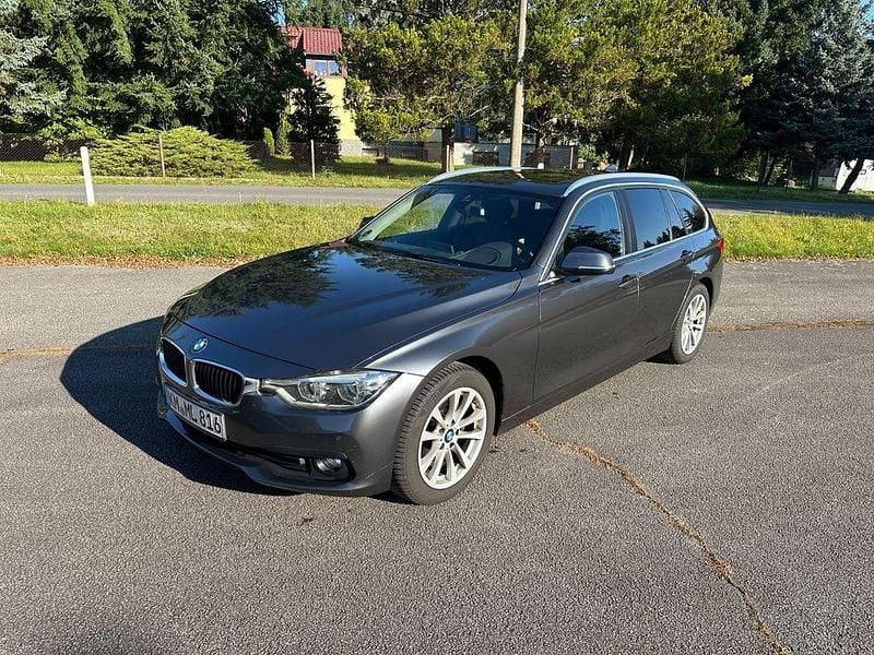 Grau Gebraucht 2016 BMW 320 Kombi | 12.499 € (Guter Preis) - Bild 1/4