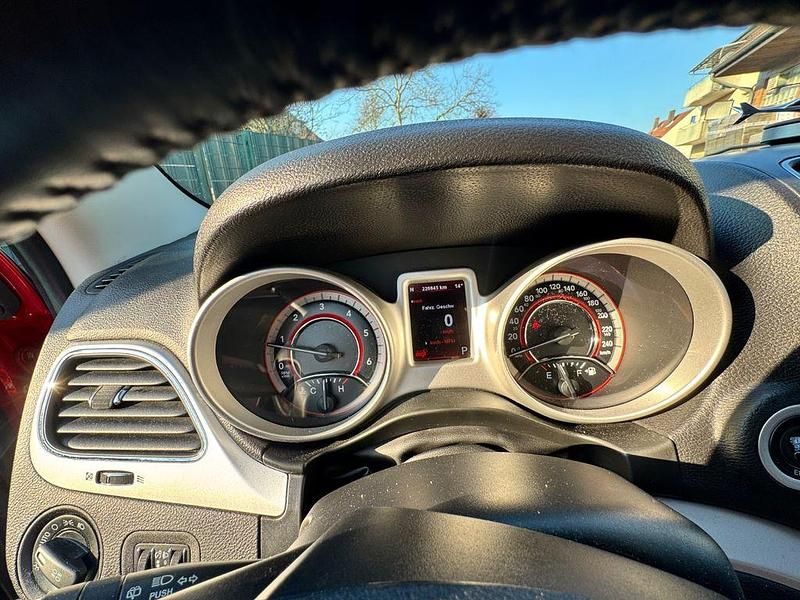 Gebraucht Fiat Freemont 170 PS (125 kW) 2012 Rot SUV