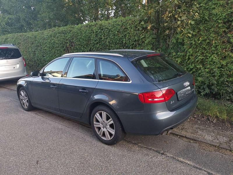 Grau Gebraucht 2010 Audi A4 Ambiente Kombi | 3.000 € (Fairer Preis) - Bild 1/4