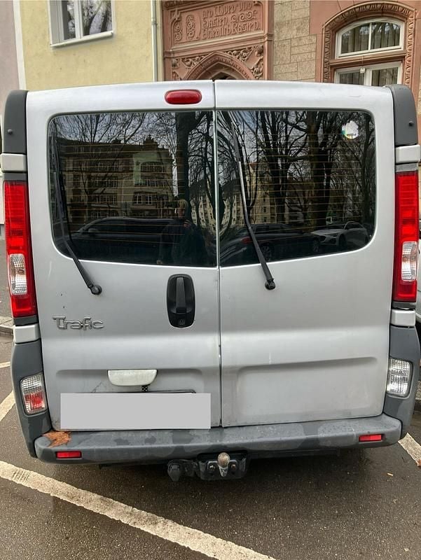 Second-hand Renault Trafic 101 CP (74 kW) 2003 Argintiu Monovolum