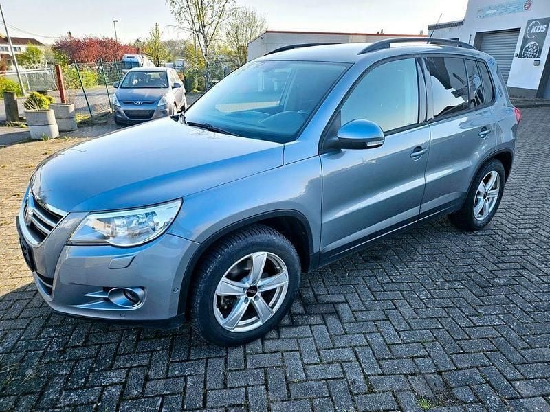 Grau Gebraucht 2009 VW Tiguan Sportline SUV | 5.450 € (Guter Preis) - Bild 1/4