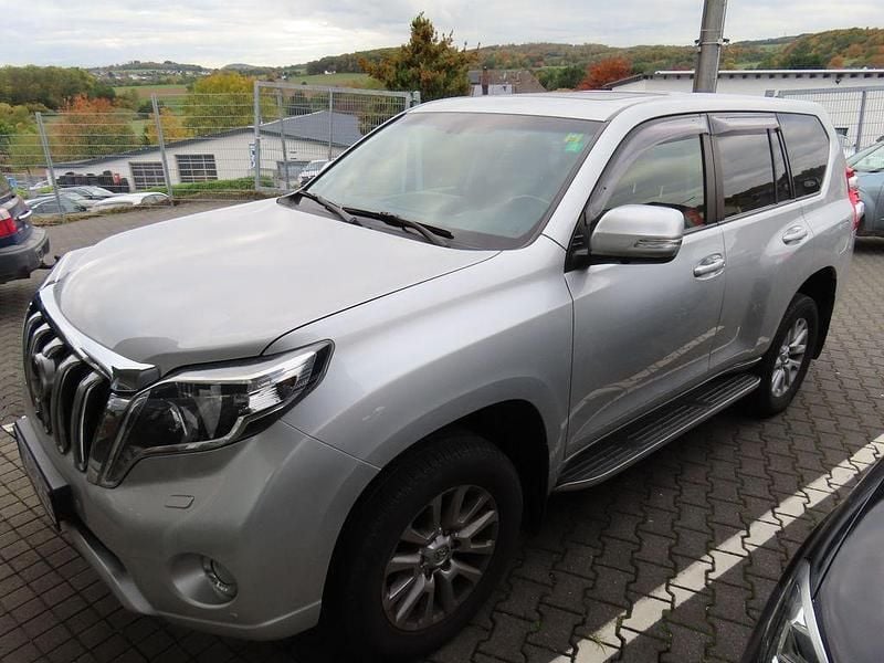 Silber Gebraucht 2016 Toyota Land Cruiser TEC-Edition SUV | 33.990 € - Bild 1/4