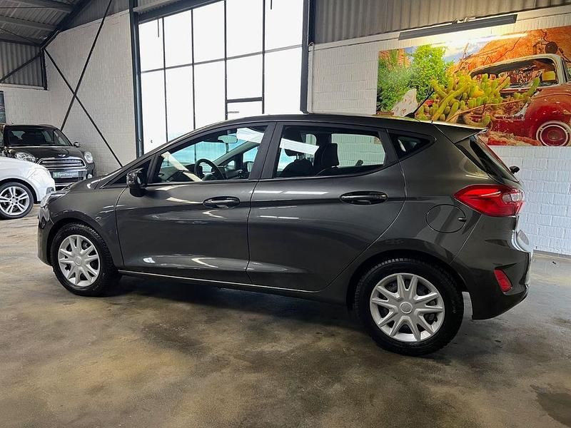 Gebraucht Ford Fiesta Cool & Connect 101 PS (74 kW) 2018 Grau Kleinwagen