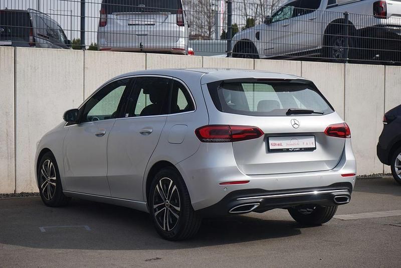 Gebraucht Mercedes B220 190 PS (139 kW) 2019 Silber Van / Kleinbus