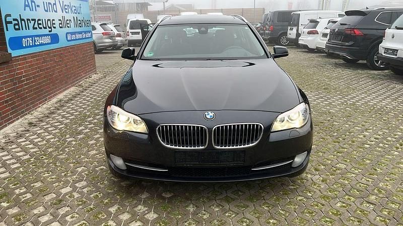 Grau Gebraucht 2013 BMW 520 Kombi | 9.999 € (Fairer Preis) - Bild 1/4