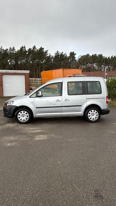 Gebraucht VW Caddy Trendline 102 PS (75 kW) 2013 Silber Van / Kleinbus