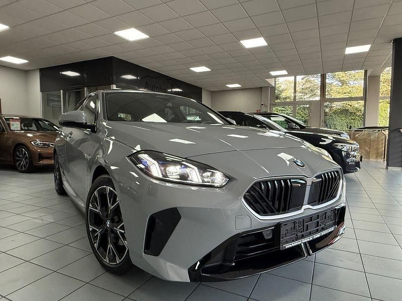 Grau Gebraucht 2025 BMW 120 M Sport Kleinwagen | 35.950 € (Guter Preis) - Bild 1/4