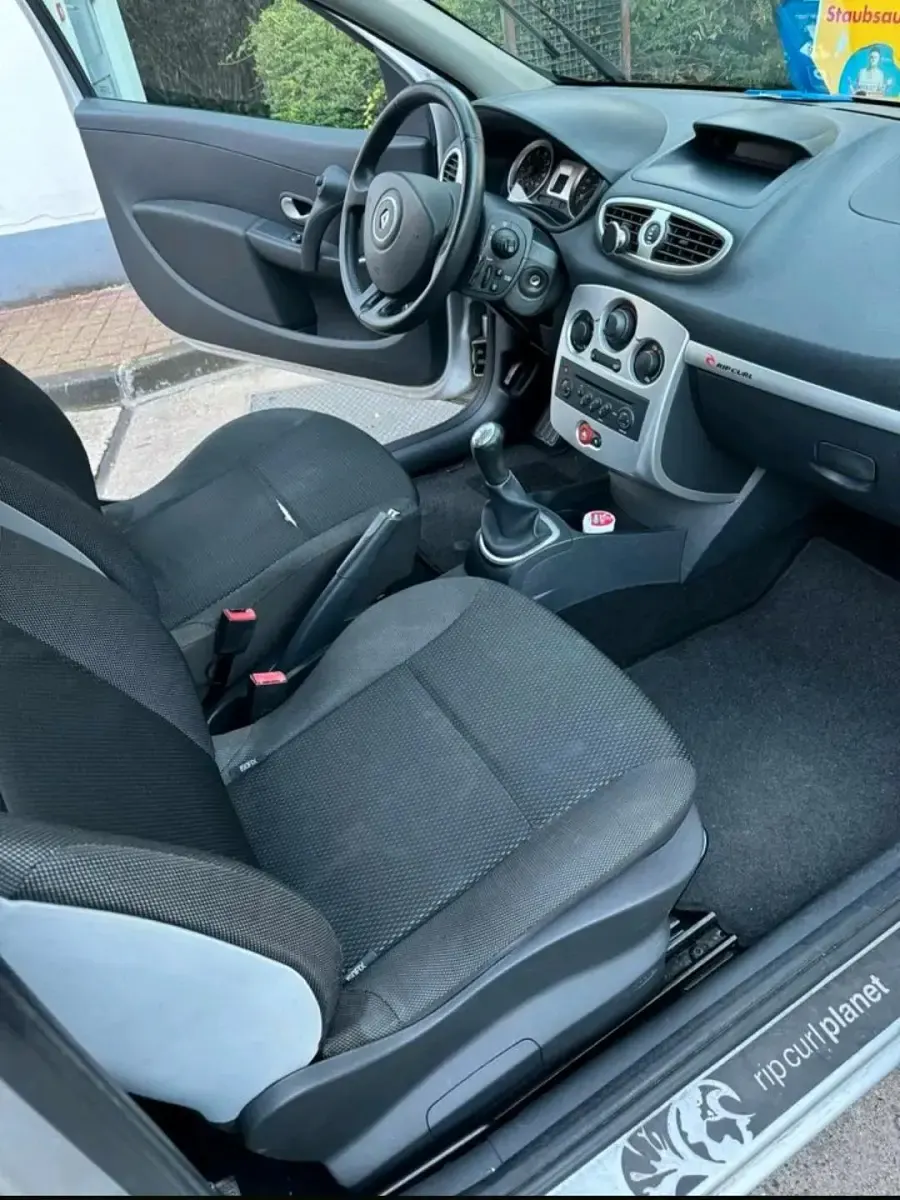 Gebraucht Renault Clio 75 PS (55 kW) 2009 Silber Kleinwagen