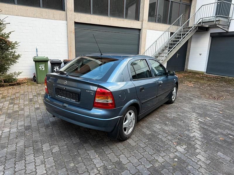 Gebraucht Opel Astra 75 PS (55 kW) 1999 Blau Limousine