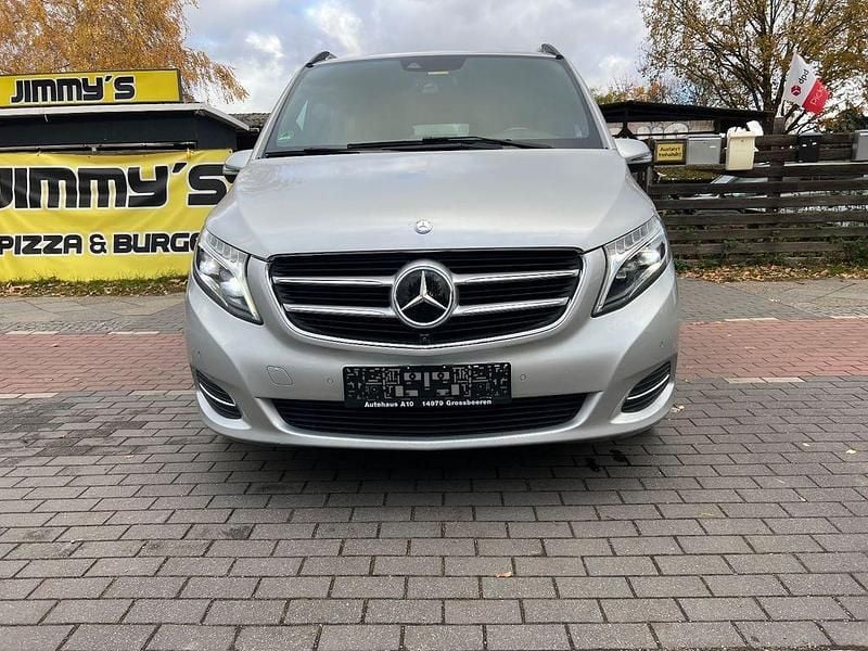 Gebraucht Mercedes V250 Edition 190 PS (139 kW) 2017 Silber Van / Kleinbus