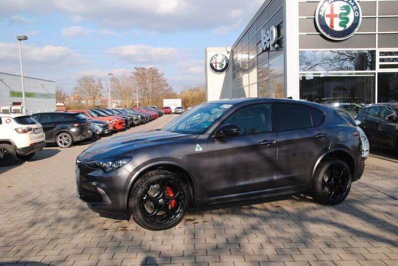Grigio vesuvio Gebraucht 2023 Alfa Romeo Stelvio Quadrifoglio SUV | 87.990 € - Bild 1/4