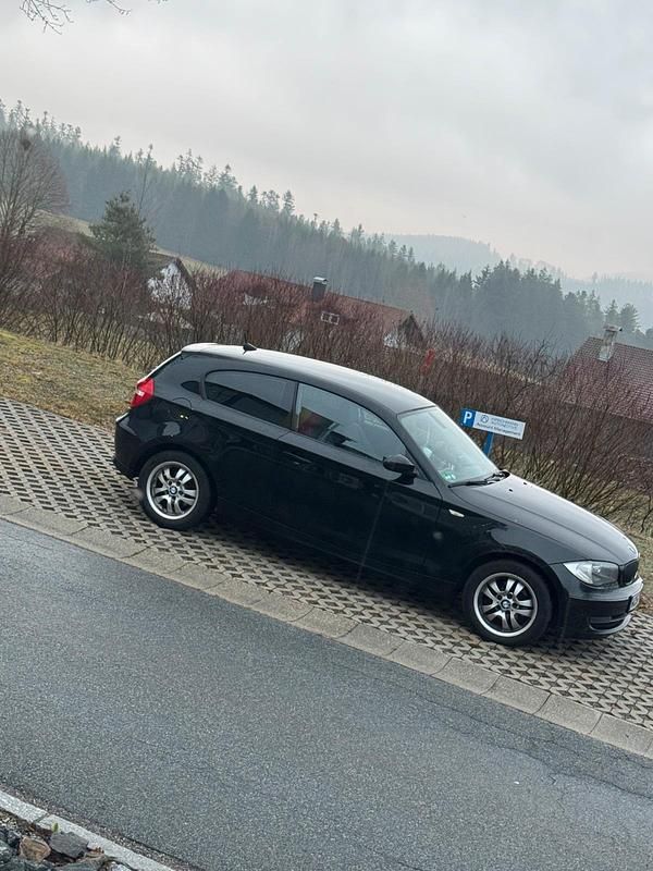 Gebraucht BMW 116 122 PS (89 kW) 2007 Schwarz Kleinwagen