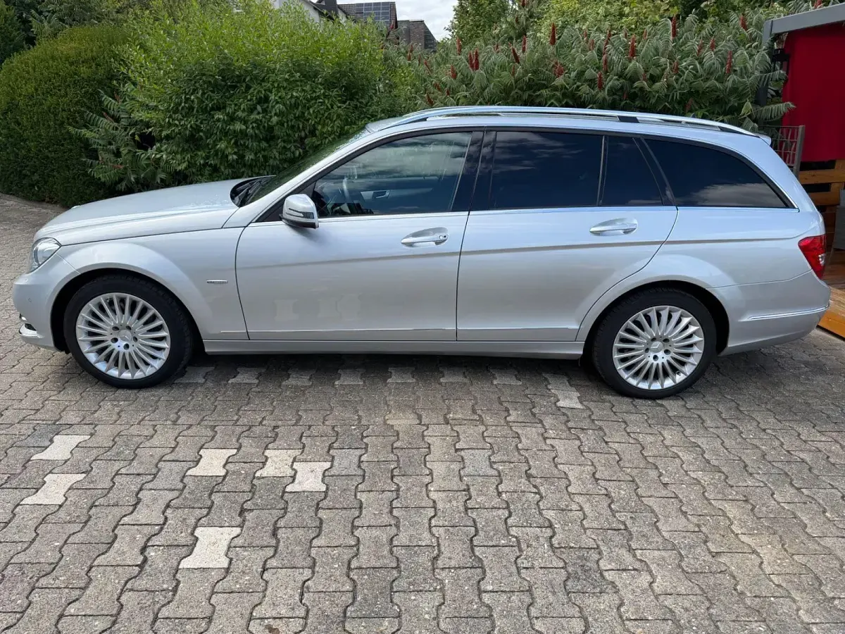 Gebraucht Mercedes C300 Elegance 231 PS (169 kW) 2011 Silber Kombi