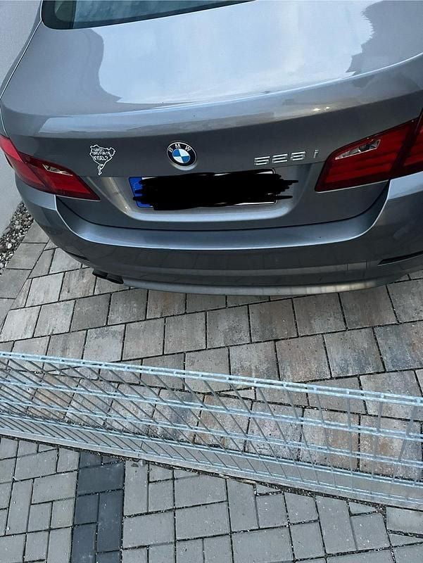 Gebraucht BMW 528 252 PS (185 kW) 2010 Grau Limousine