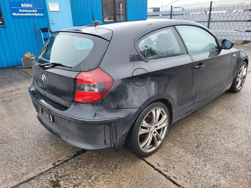 Gebraucht BMW 116 116 PS (85 kW) 2011 Schwarz Kleinwagen
