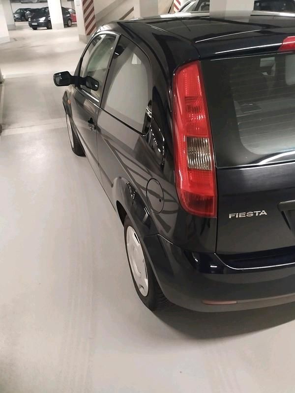 Gebraucht Ford Fiesta 60 PS (44 kW) 2004 Blau Kleinwagen