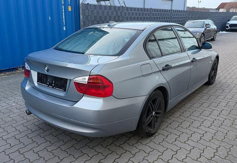 Gebraucht BMW 320 150 PS (110 kW) 2005 Grau Limousine