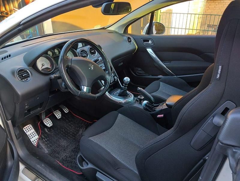 Gebraucht Peugeot 308 CC Platinum 156 PS (114 kW) 2010 Weiß Cabrio