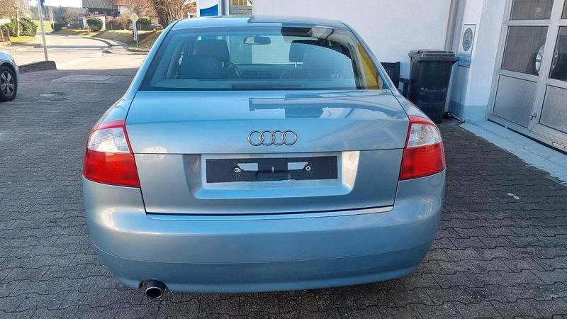 Gebraucht Audi A4 105 PS (77 kW) 2003 Blau Limousine