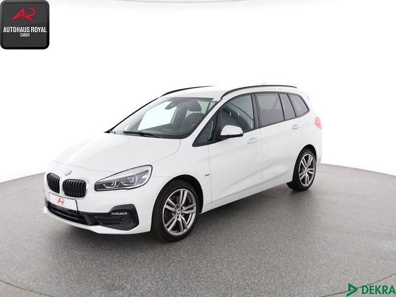 Weiss Gebraucht 2018 BMW 220 Gran Tourer Sport Line Van / Kleinbus | 23.880 € (Fairer Preis) - Bild 1/4