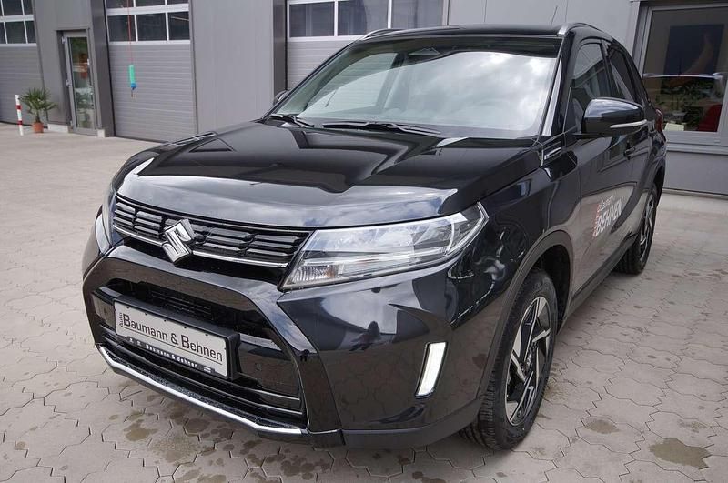 Cosmic black pearl Gebraucht 2024 Suzuki Vitara Comfort+ SUV | 24.770 € (Etwas zu teuer) - Bild 1/4