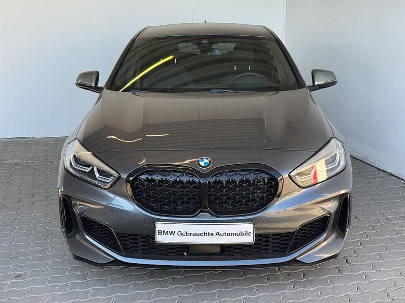 Grau Gebraucht 2021 BMW M135 M Sport Kleinwagen | 28.889 € (Guter Preis) - Bild 1/4