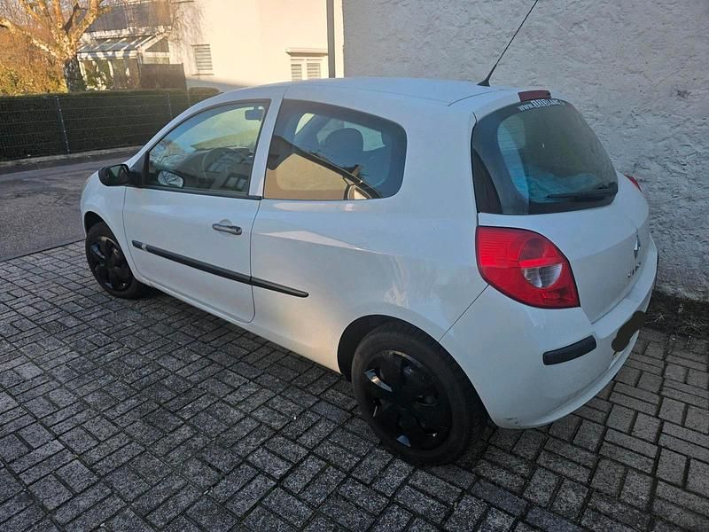 Gebraucht Renault Clio II 75 PS (55 kW) 2008 Weiß Kleinwagen