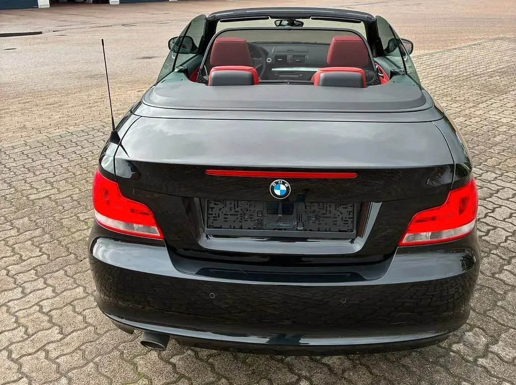 Gebraucht BMW 120 Cabriolet 177 PS (130 kW) 2011 Schwarz Cabrio