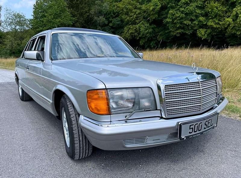 Silber Gebraucht 1982 Mercedes 500 Limousine | 24.900 € - Bild 1/4