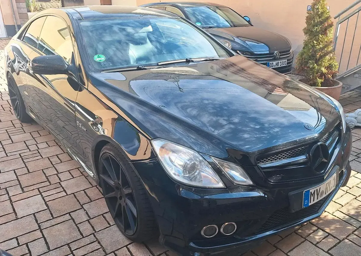 Gebraucht Mercedes E500 AMG 387 PS (284 kW) 2010 Schwarz Coupé