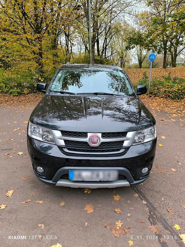 Schwarz Gebraucht 2014 Fiat Freemont SUV | 8.800 € (Fairer Preis) - Bild 1/4