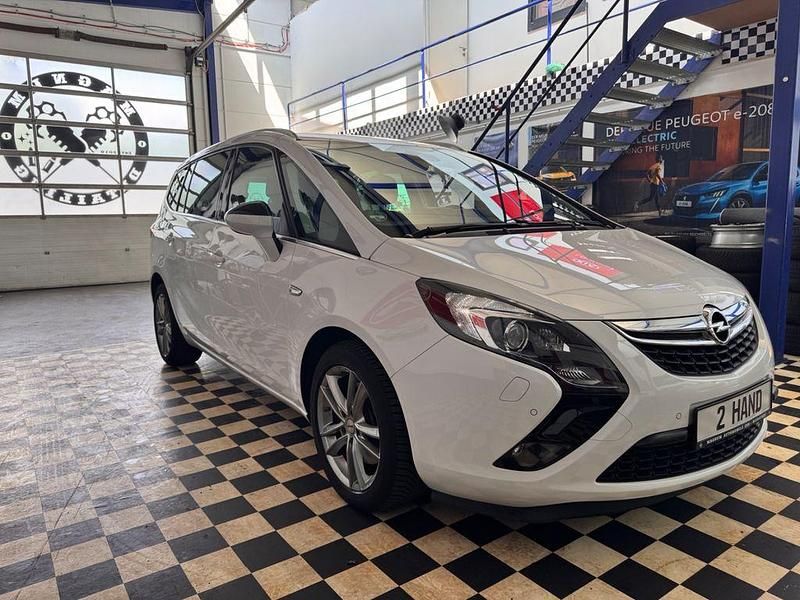 Weiß Gebraucht 2016 Opel Zafira Tourer Innovation Van / Kleinbus | 9.900 € (Fairer Preis) - Bild 1/4