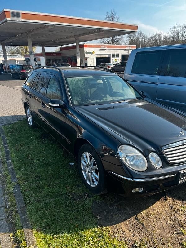 Gebraucht Mercedes E200 163 PS (119 kW) 2005 Schwarz Kombi