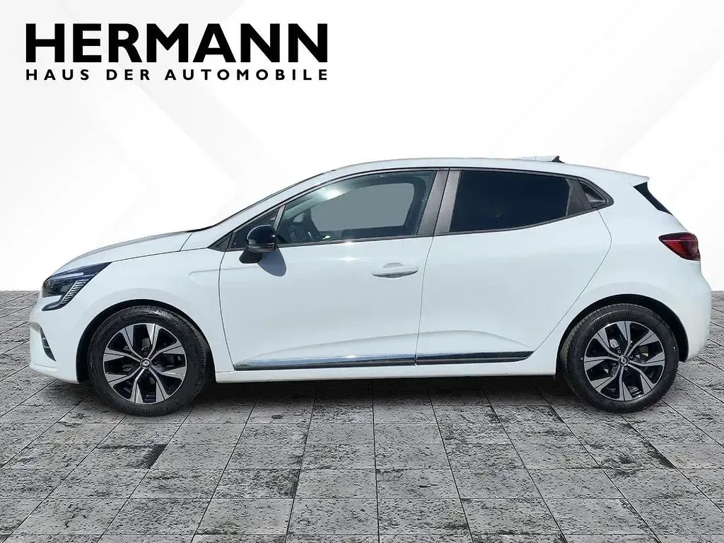 Begagnad Renault Clio V Evolution 67 HK (49 kW) 2024 Vit Sedan