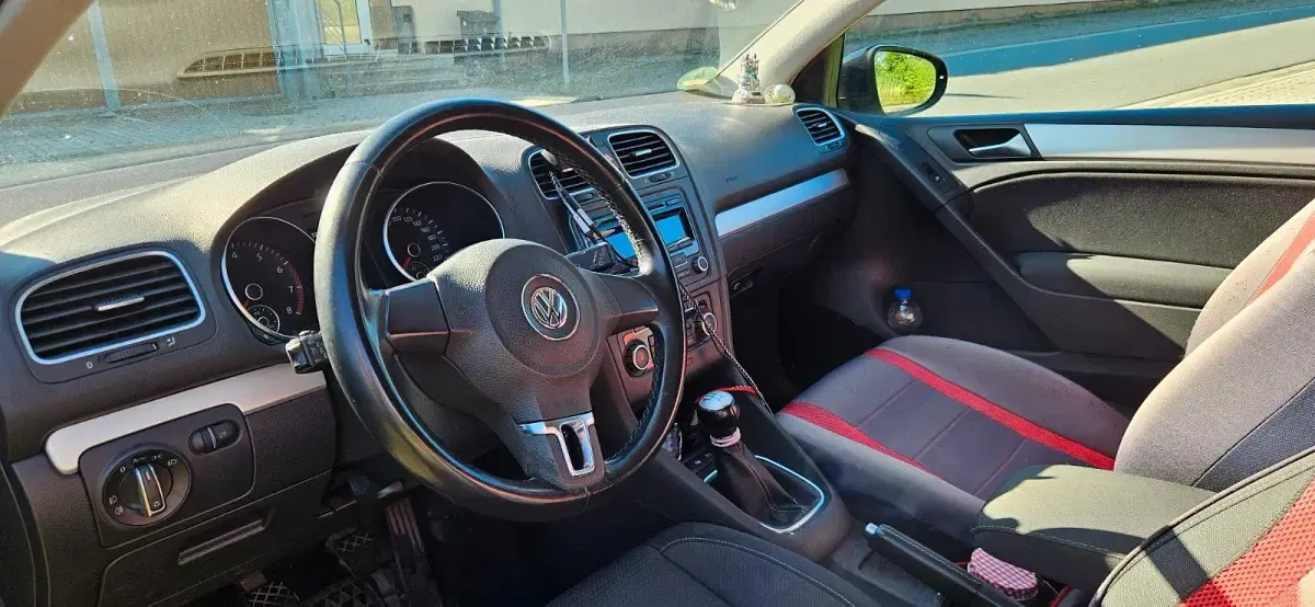 Gebraucht VW Golf VI 105 PS (77 kW) 2010 Schwarz Kleinwagen