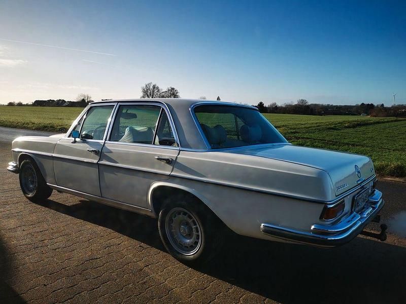 Gebraucht Mercedes 300 250 PS (183 kW) 1972 Weiß Limousine