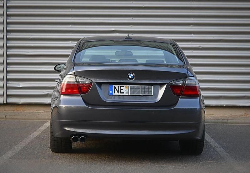 Gebraucht BMW 330 258 PS (189 kW) 2005 Grau Limousine