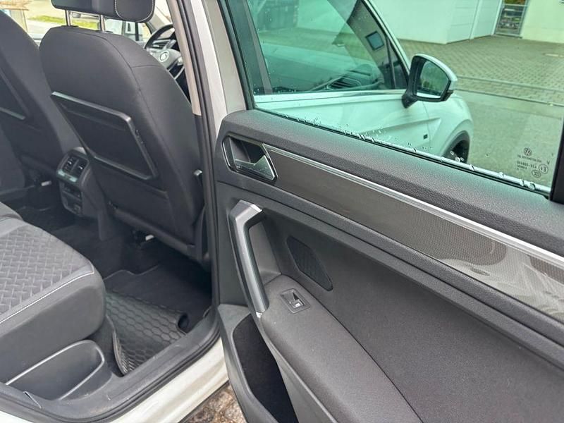 Weiß Gebraucht 2018 VW Tiguan SUV | 26.000 € (Etwas zu teuer) - Bild 1/4