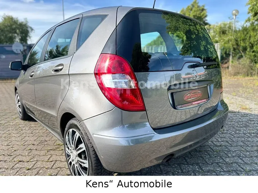Gebraucht Mercedes A160 95 PS (69 kW) 2011 Grau Kleinwagen