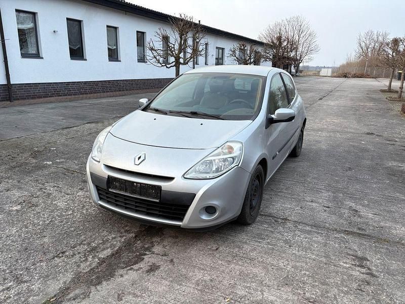 Gebraucht Renault Clio II Dynamique 75 PS (55 kW) 2010 Silber Limousine