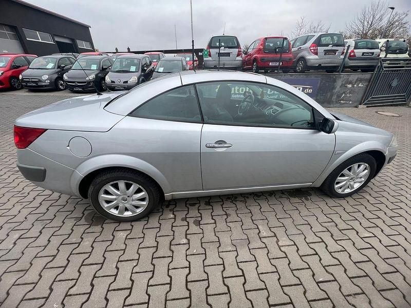 Gebraucht Renault Mégane Cabriolet Dynamique 111 PS (81 kW) 2006 Platingrau Cabrio