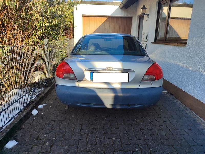 Gebraucht Ford Mondeo 131 PS (96 kW) 1998 Silber Limousine