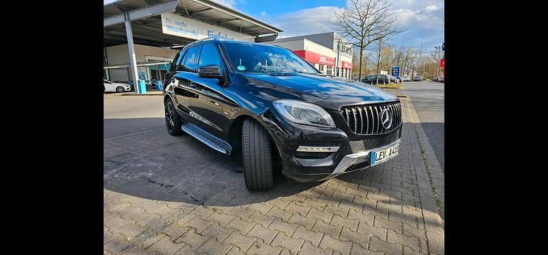 Schwarz Gebraucht 2012 Mercedes 350 SUV | 18.500 € - Bild 1/4
