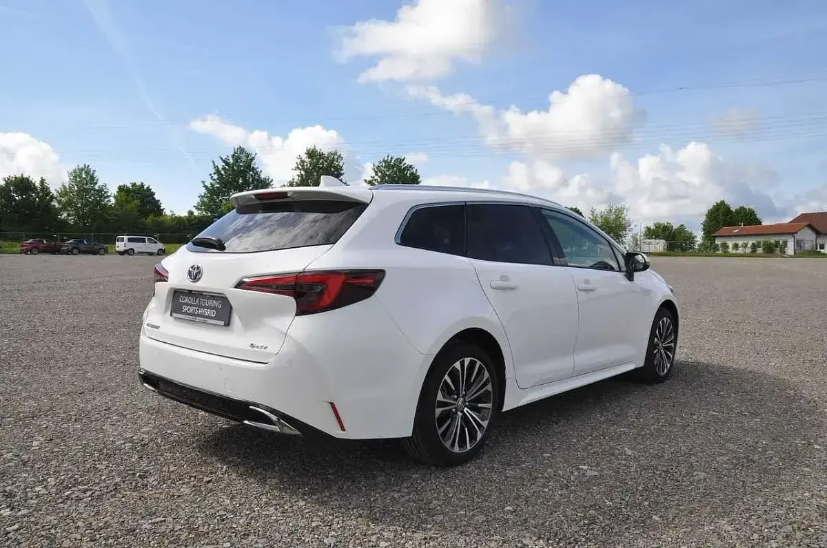 Neu Toyota Corolla 196 PS (144 kW) 2025 Weiß Kombi