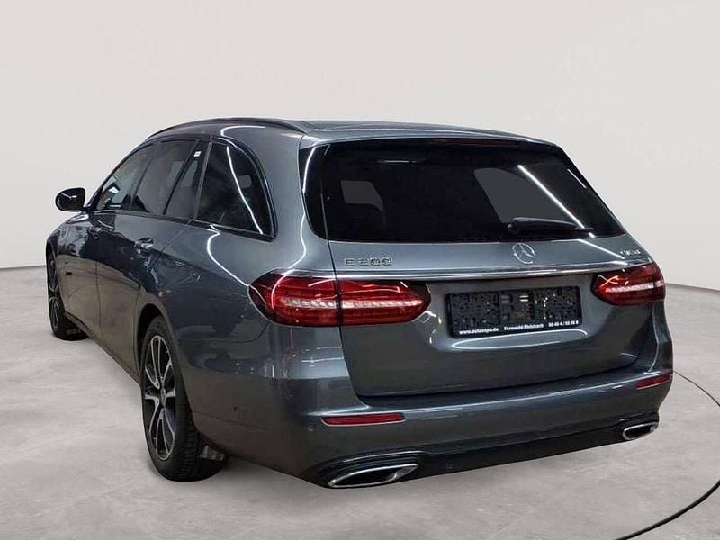 Gebraucht Mercedes E200 197 PS (144 kW) 2022 Grau Limousine