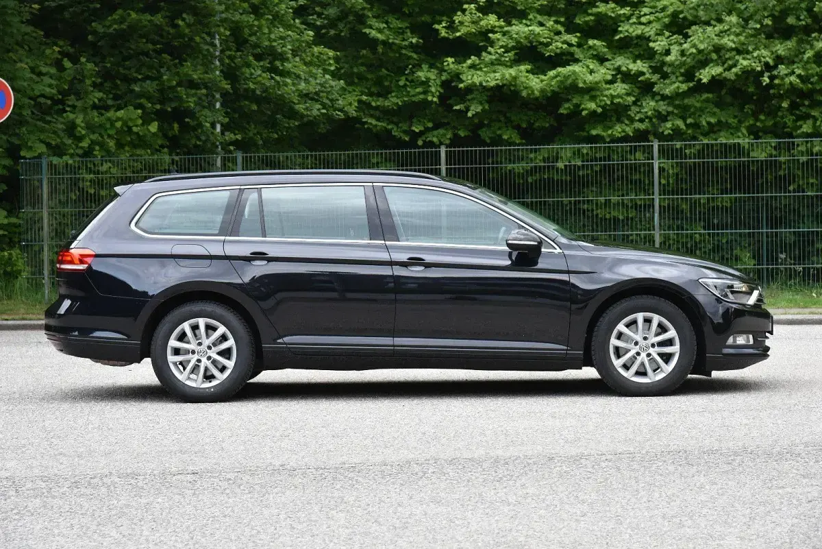 Gebraucht VW Passat Comfortline 150 PS (110 kW) 2019 Schwarz Kombi