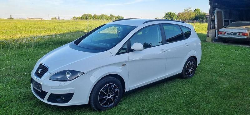Weiß Gebraucht 2015 Seat Altea XL Sun Van / Kleinbus | 4.999 € (Fairer Preis) - Bild 1/4