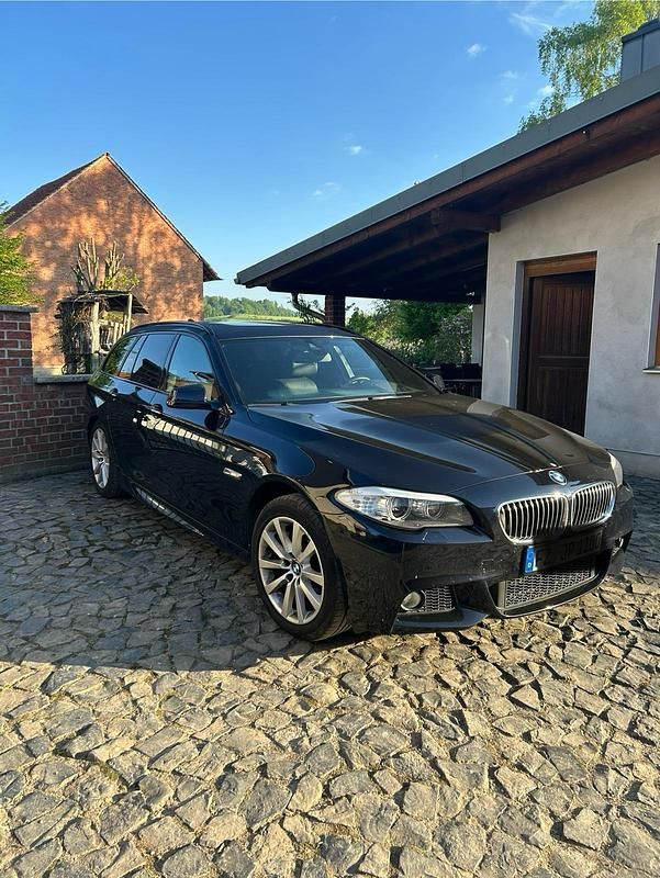 Gebraucht BMW 525 217 PS (159 kW) 2013 Blau Kombi