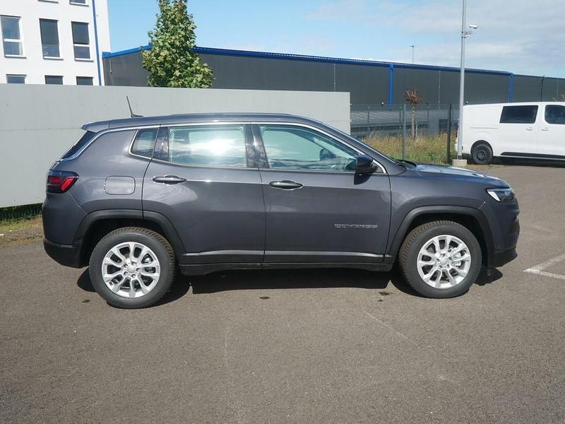 Neu Jeep Compass Altitude 131 PS (96 kW) 2025 Grau SUV